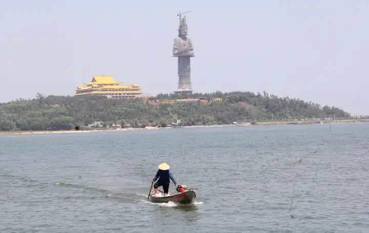 Nghệ Sĩ Lương Thanh Làm Tượng Phật Để Mọi Người Hạnh Phúc