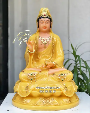 42. Tượng Quan Âm Bồ Tát Thạch Anh Áo Rũ Đế Sen – Qabt-103