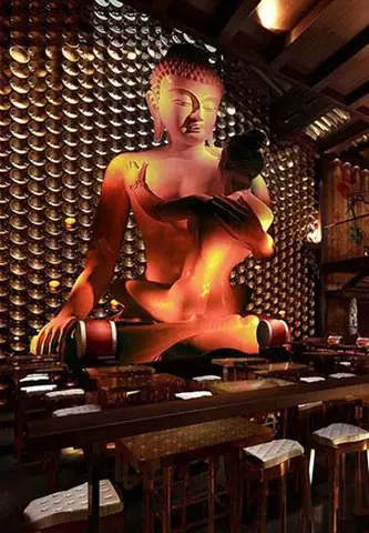 Một Hộp Đêm Ở Lệ Giang, Trung Quốc Đã Cho Dựng Bức Tượng Phật "sắc Dục" Nhằm Thu Hút Du Khách Hiếu Kỳ Đến Tham Quan Và… Sờ Mó Tượng.