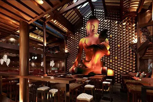 Một Hộp Đêm Ở Lệ Giang, Trung Quốc Đã Cho Dựng Bức Tượng Phật "sắc Dục" Nhằm Thu Hút Du Khách Hiếu Kỳ Đến Tham Quan Và… Sờ Mó Tượng.