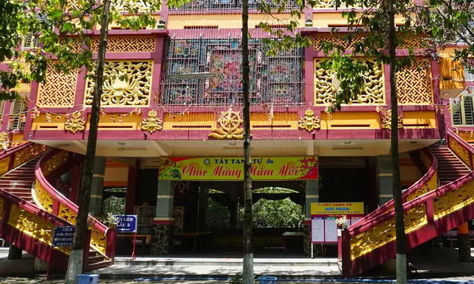 Chùa Tây Tạng Có Bức Tượng Phật Bằng Tóc Người Lớn Nhất Việt Nam