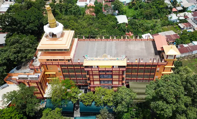 Chùa Tây Tạng Có Bức Tượng Phật Bằng Tóc Người Lớn Nhất Việt Nam