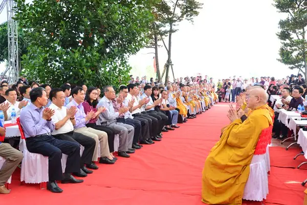 Tượng Phật Thế Tôn