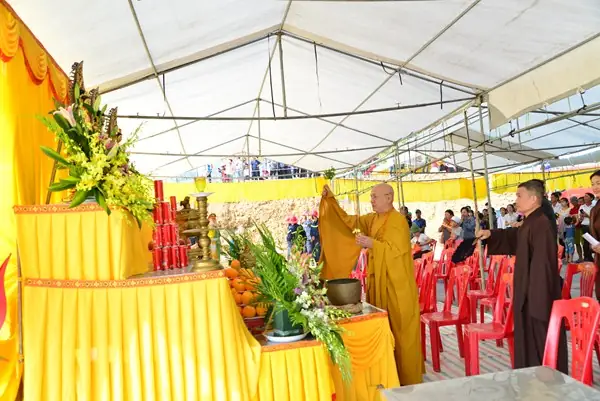 Tượng Phật Thế Tôn