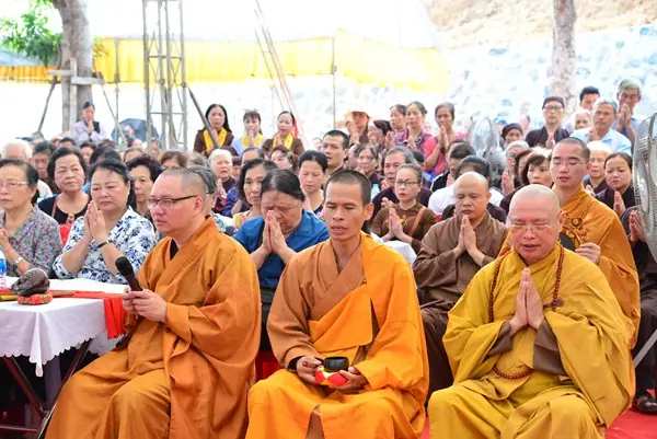 Tượng Phật Thế Tôn