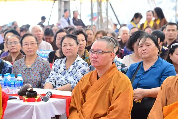 Tượng Phật Thế Tôn