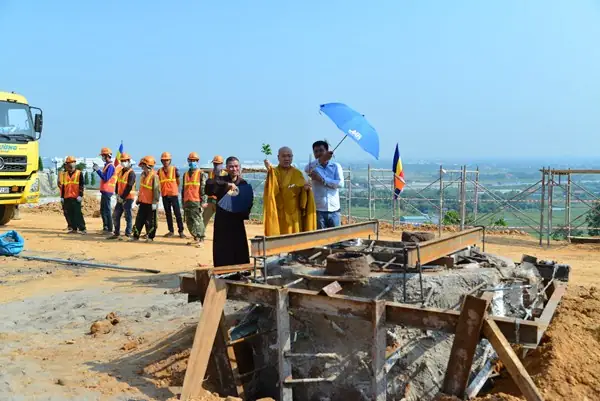 Tượng Phật Thế Tôn