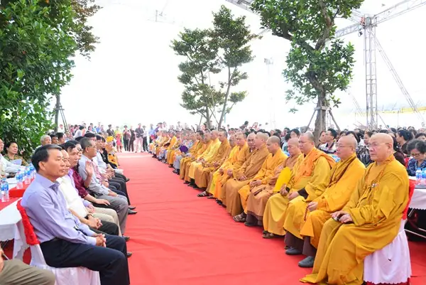 Tượng Phật Thế Tôn