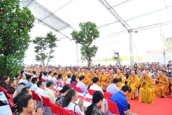 Tượng Phật Thế Tôn