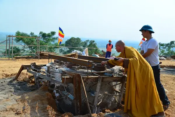 Tượng Phật Thế Tôn