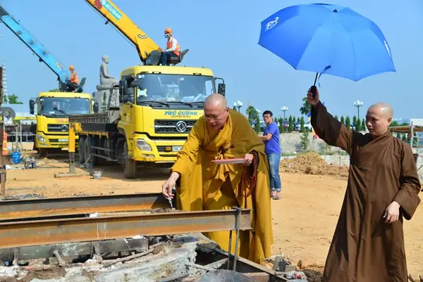 Tượng Phật Thế Tôn