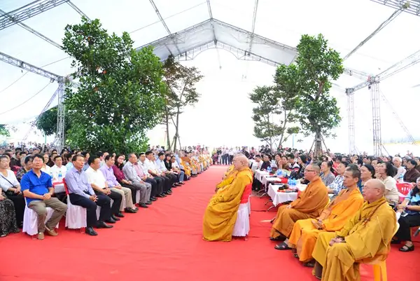 Tượng Phật Thế Tôn