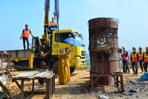 Tượng Phật Thế Tôn