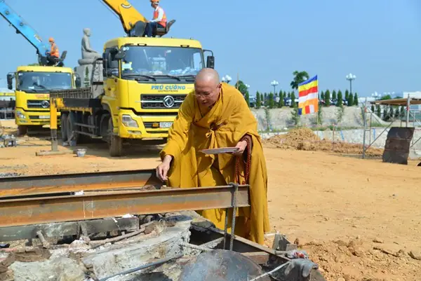 Tượng Phật Thế Tôn