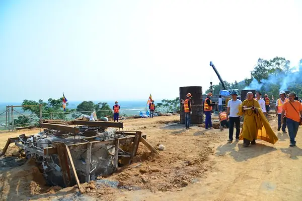 Tượng Phật Thế Tôn