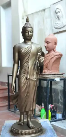 Tượng Phật Thích Ca Đứng