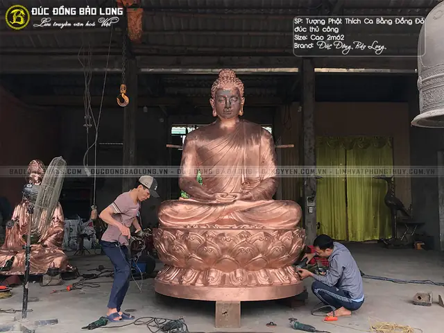 Từng Đường Ba Via Được Đục Và Cắt Bỏ Cẩn Thận