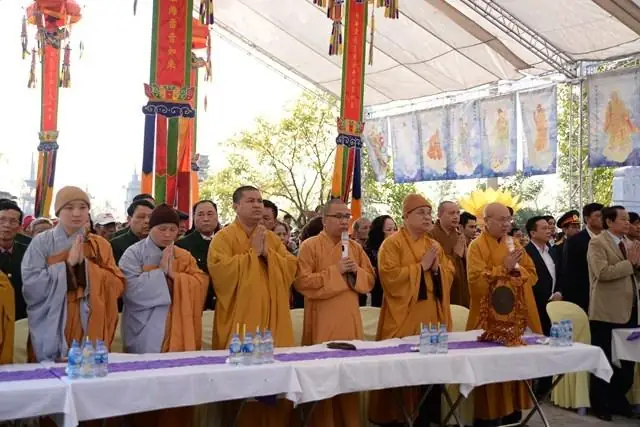 Tượng Phật Thích Ca Mâu Ni Bằng Gỗ