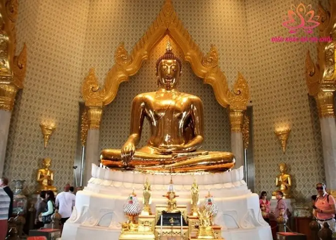 Tượng Phật Thích Ca Thái Lan Ở Chùa Wat Muang