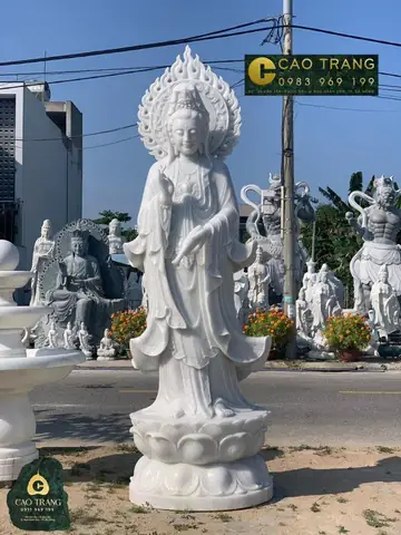 Hình Ảnh Tượng Phật Quan Âm Đứng Trên Đài Sen