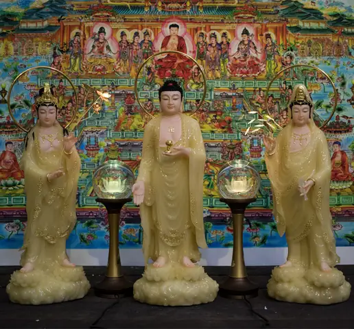 Tượng Tam Thế Phật Đứng Đài Loan Đá Thạch Anh Viền Vàng 48cm