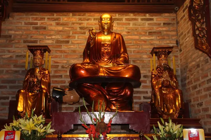 Chùa Hòe Nhai Và Nét Độc Đáo Bức Tượng Vua Cõng Phật