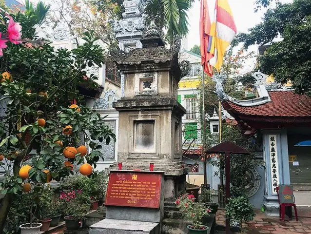 Chùa Hòe Nhai Và Nét Độc Đáo Bức Tượng Vua Cõng Phật