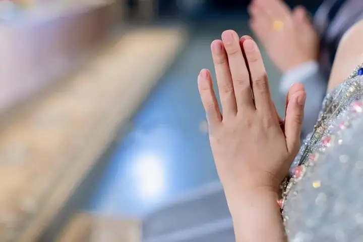 Tùy Duyên: Nghệ Thuật Sống An Nhiên Trong Đạo Phật