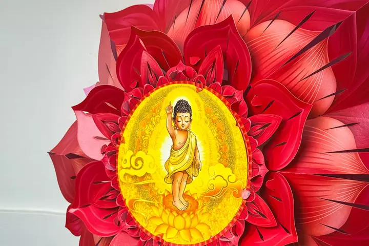 Lồng Đèn Hoa Sen Hào Quang - Sự Kết Hợp Từ Cánh Sen Mềm Mại Cùng Vẻ Đẹp Của Vầng Hào Quang Đức Phật