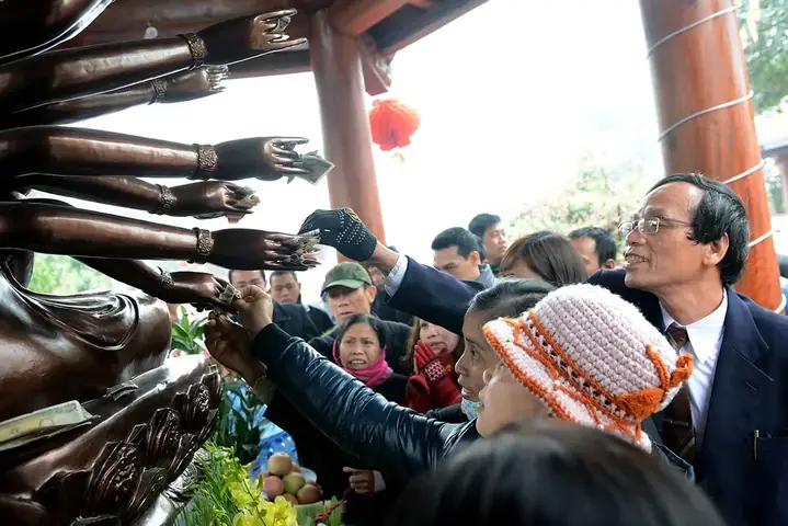 Vì Sao Phật Giáo Việt Nam Có Xu Hướng Ngày Càng Mê Tín?