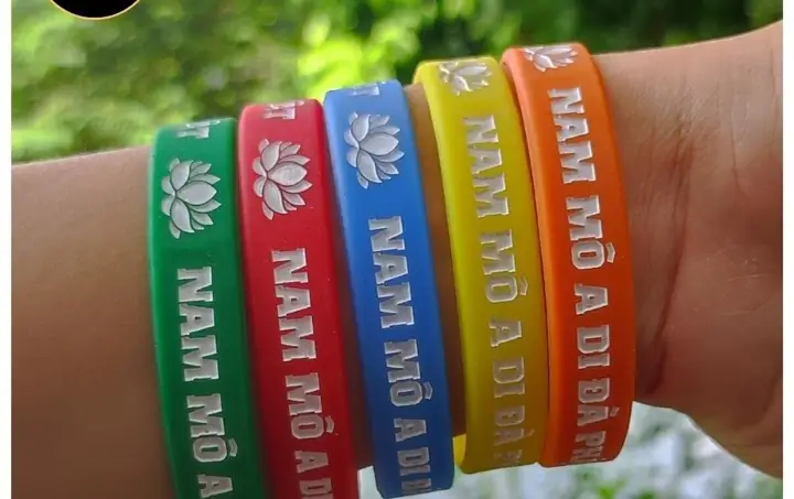 Vòng Tay Silicon A Di Đà Phật Đã Gia Trì Co Giãn Nhiều Màu Chữ Nam ...