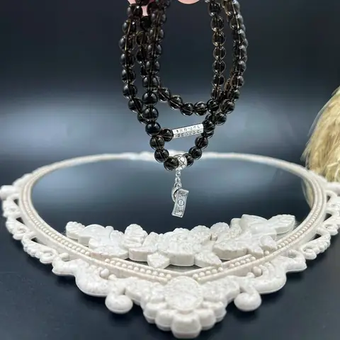 Đặc Điểm Vòng Tay Quấn 3 Thạch Anh Khói Mix Charm Bạc Tiền, Trụ Khắc Kinh Phật