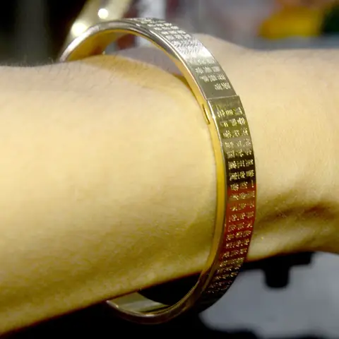 Bí Ẩn Về Ý Nghĩa Vòng Tay Bát Nhã Tâm Kinh