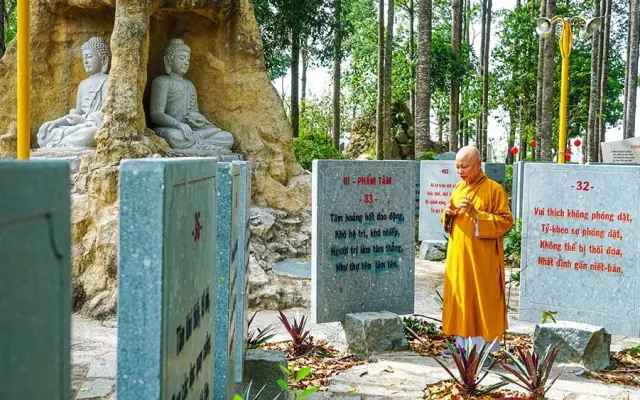 Du Lịch Vĩnh Long, Chiêm Ngưỡng Vườn Kinh Phật Bằng Đá Độc Nhất