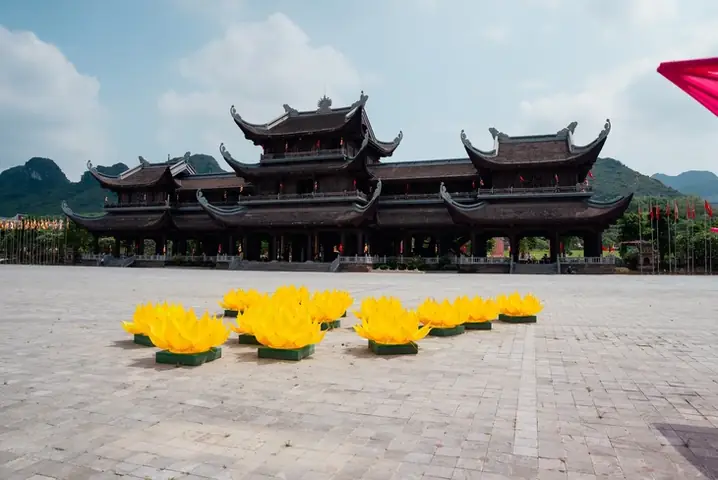 Chùa Tam Chúc: Ngôi Chùa Lớn Nhất Việt Nam
