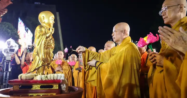 Đại Lễ Phật Đản: Ý Nghĩa Của Nghi Lễ Tắm Phật