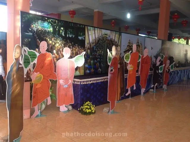 Triển Lãm Y Phục Tu Sĩ Phật Giáo Nam Tông, Bắc Tông, Khất Sĩ