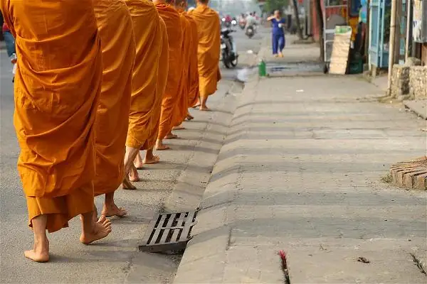 Sắc Phục Y Ca Sa Trong Phật Giáo Theravāda