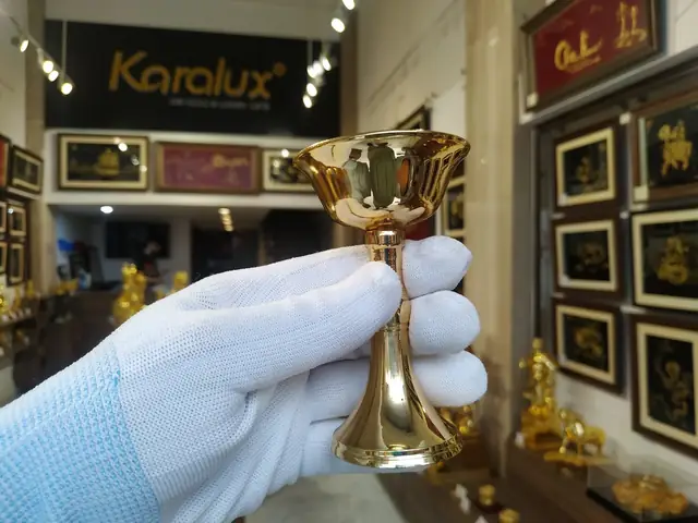 Mạ Vàng Cho Bộ Chén Cúng Dường 8 Món