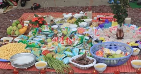 Ăn Đồ Cúng Cô Hồn Có Sao Không? Sự Thật Về Những Điều Kiêng Kỵ Và Khoa Học