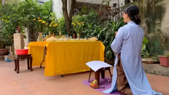 Ăn Đồ Cúng Cô Hồn Có Sao Không? Sự Thật Về Những Điều Kiêng Kỵ Và Khoa Học