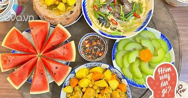 Ăn Gì Cúng Nấy: Giải Pháp Cho Cỗ Tết Hiện Đại Hay Phá Vỡ Phong Tục?