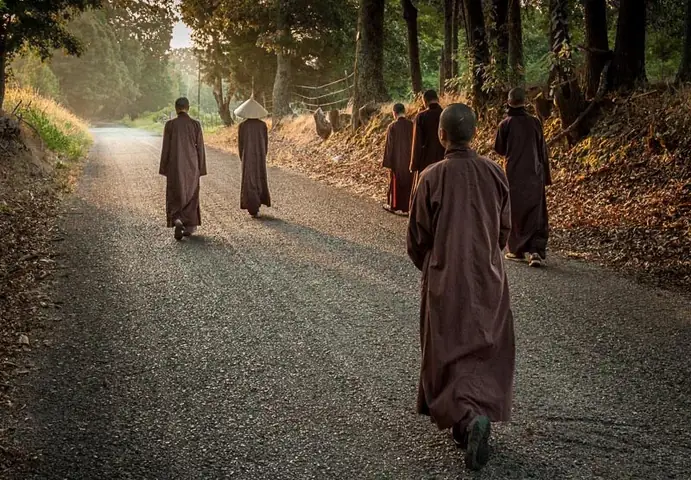 Pháp Lạc, Trở Về Quê Hương Tâm Linh Cao Chót Vót – Làng Mai