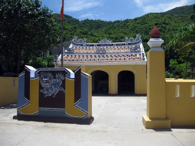 Tiếp Cận Tín Ngưỡng Thờ Cúng Cá Ông Ở Hội An Qua Di Tích Lăng Ông ...