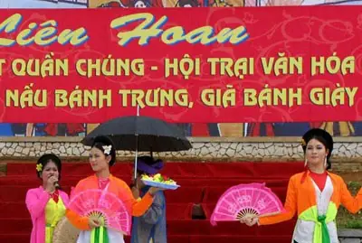 Gỡ Bỏ Băng Rôn Sai Chính Tả Tại Lễ Hội Đền Hùng