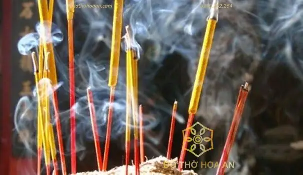 Bài Cúng Đi Chùa Mùng 1: Văn Khấn Đầy Đủ Và Hướng Dẫn Chi Tiết