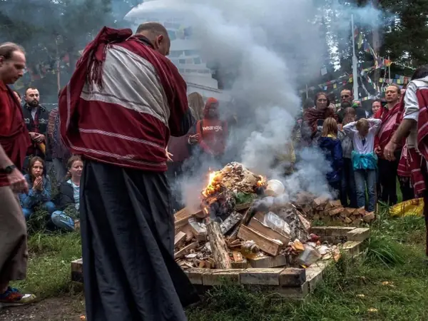 Cúng Dường Khói Hương