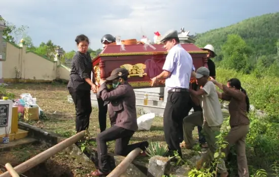 Bài Cúng Hạ Huyệt: Ý Nghĩa, Văn Khấn & Quy Trình Thực Hiện