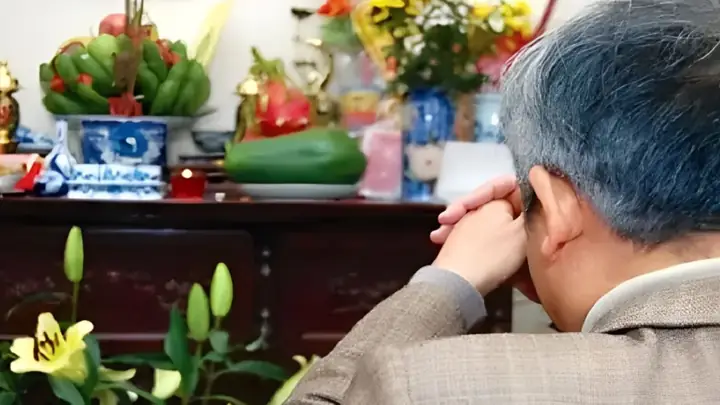 Cẩm Nang Cúng Hóa Vàng Ngày Mùng 3 Tết: Lễ Vật Chuẩn, Bài Văn Khấn Đầy Đủ