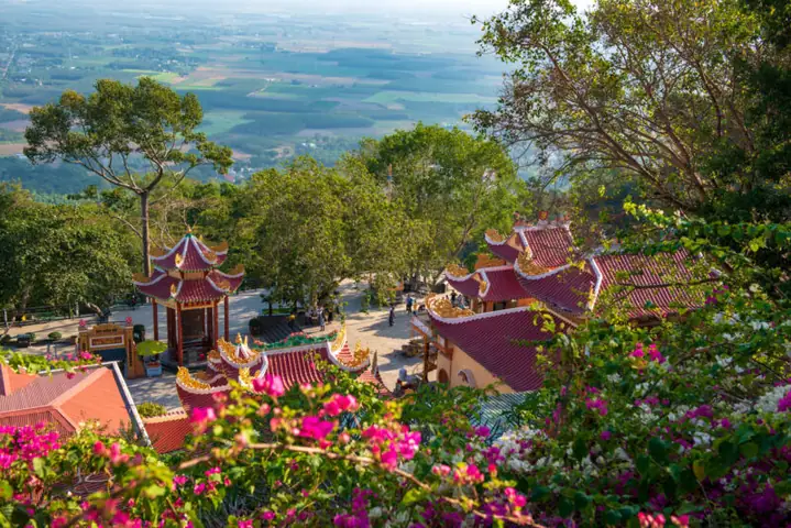 Toàn Cảnh Lễ Vía Bà Linh Sơn Thánh Mẫu & Kinh Nghiệm Khi Đi Lễ